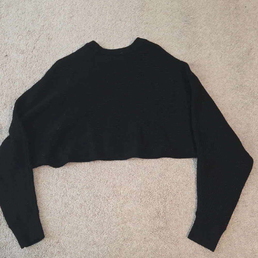 Wilfred Free Aritzia Black Cropped Sweater - Picture 11 of 13